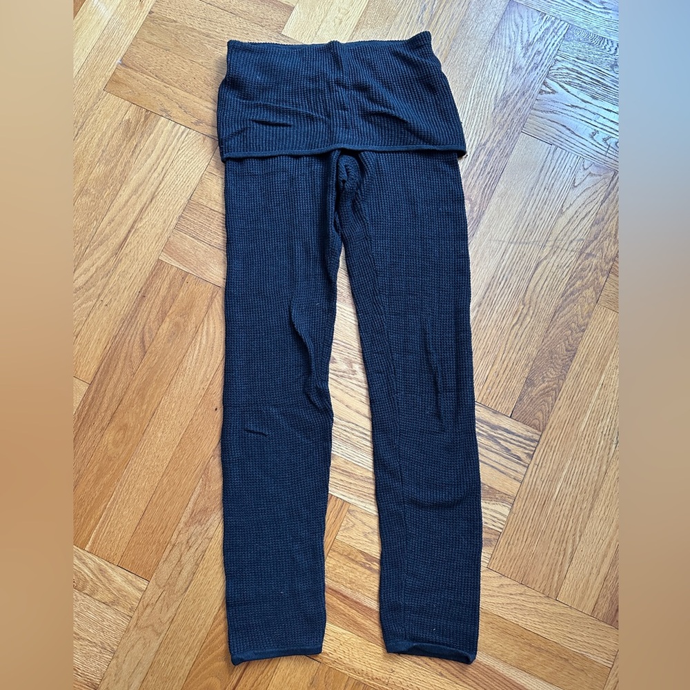 Lululemon size 4 fold over knit leggings